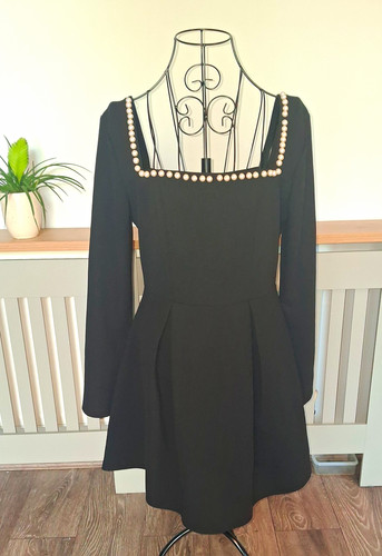 Black square neck - black, pearl